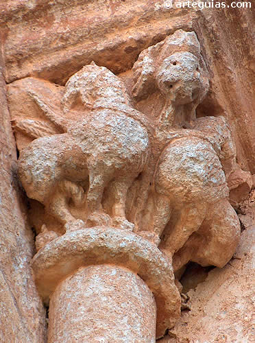 Capitel de un ventanal