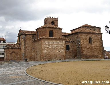 Iglesia de San Miguel de &Aacute;greda, desde el sur