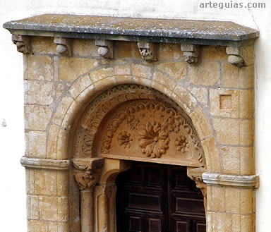 Detalle de la puerta de la Ermita de los Santos  M&aacute;rtires de Garray
