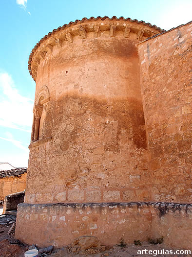 Iglesia de San Mart&iacute;n de Rejas de San Esteban: exterior del &aacute;bside