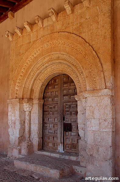 Puerta sur de la iglesia de San Mart&iacute;n