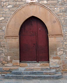 Puerta en una de las casonas de Mirambel