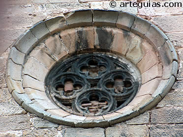 Roset&oacute;n g&oacute;tico en la iglesia parroquial
