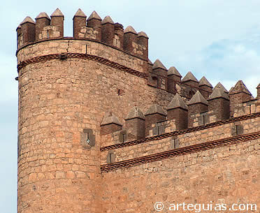 Detalle del almenado del castillo de Maqueda