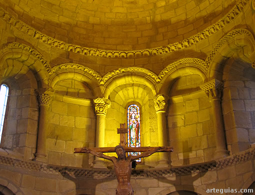 Arquer&iacute;a del &aacute;bside. San Mart&iacute;n de Elines