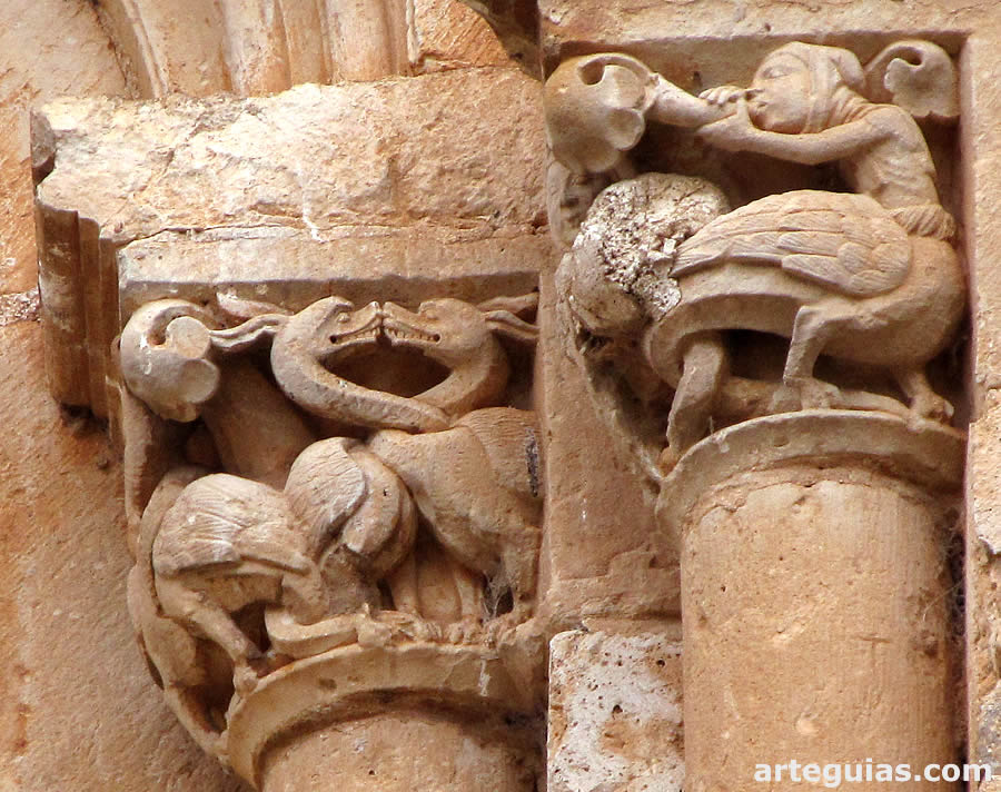Capiteles de la iglesia del Monasterio de Palazuelos