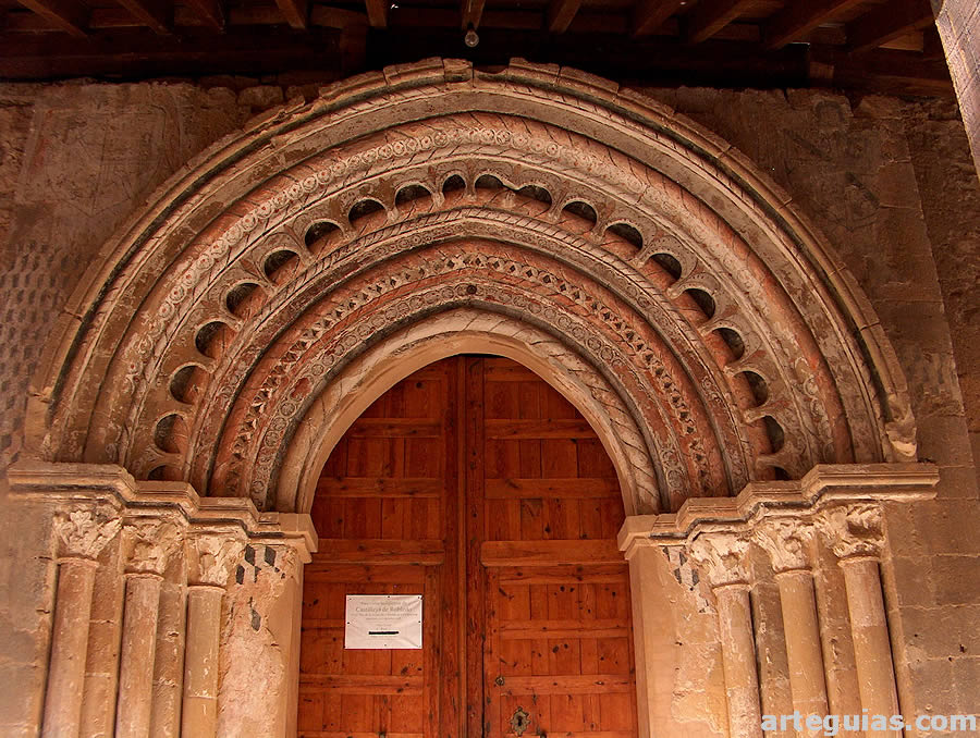 Puerta rom&aacute;nica de la iglesia de  Castillejo de Robledo