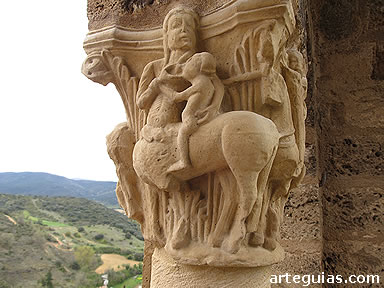Capitel rom&aacute;nico en el castillo de Fr&iacute;as