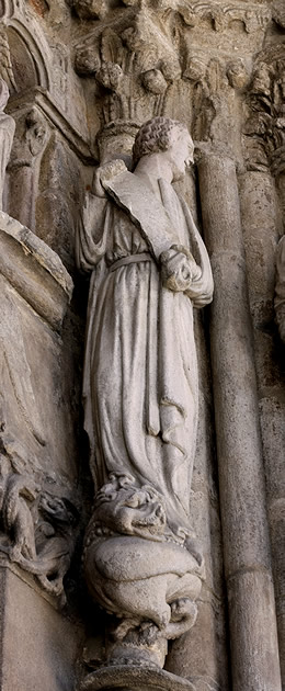 Detalle de la portada de la catedral de Tuy