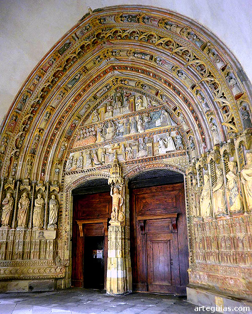 Portada de la Iglesia de Santa Mar&iacute;a la Real de Deva
