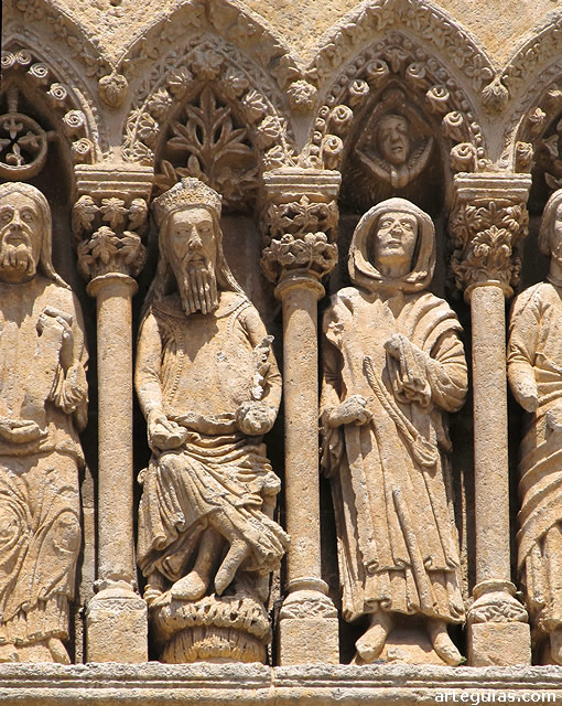 Relieve de la Puerta de las Cadenas de la Catedral de Ciudad Rodrigo