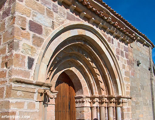 Las Henestrosas de las Quintanillas: puerta rom&aacute;nica