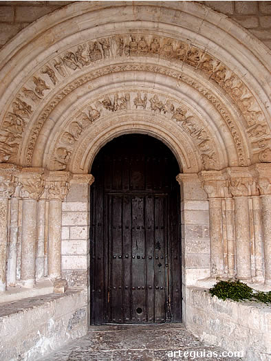 Puerta rom&aacute;nica de la iglesia de Hormaza