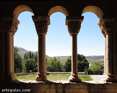 Rebolledo de la Torre: galer&iacute;a porticada