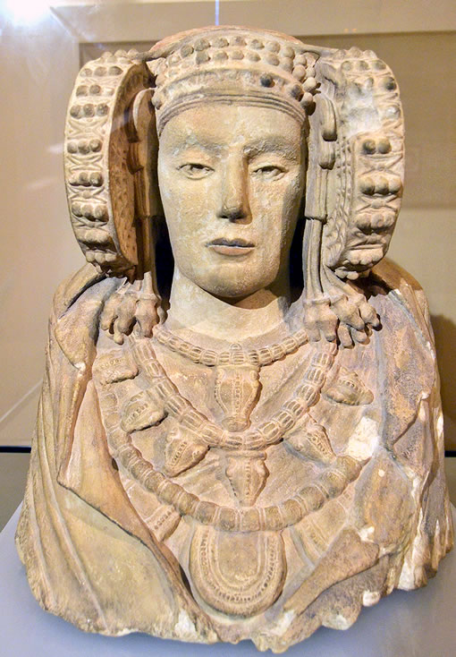 Reproducci&oacute;n de la Dama de Elche en el MAHE