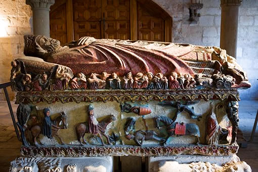 Sepulcro policromado del obispo  San Pedro de Osma