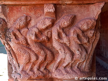 Capitel figurado de la Ermita de Tiermes