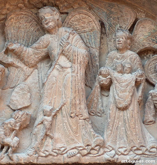 T&iacute;mpano sur de la iglesia de Biota: Pesaje de las almas por San Miguel