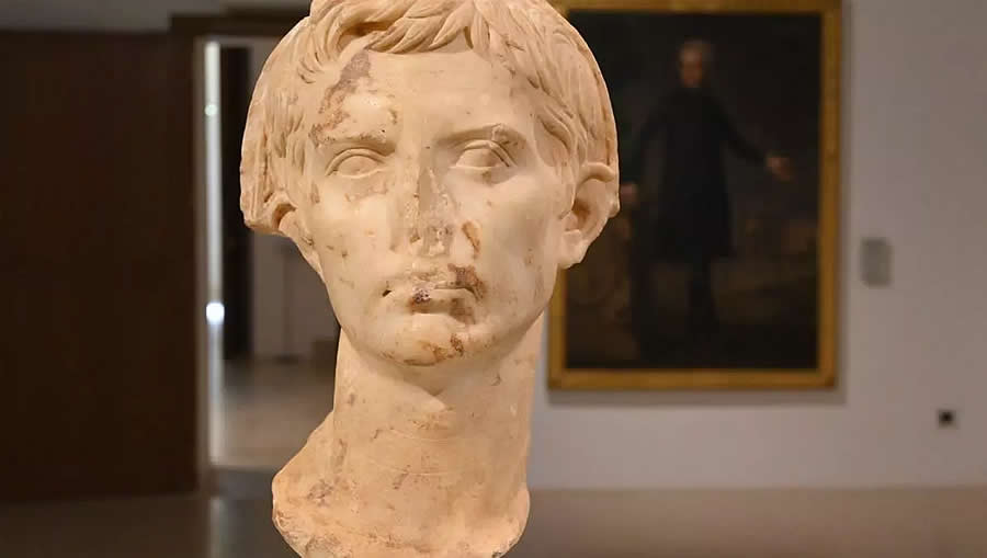 Cabeza de Octavio Ausgusto procedente de Pollentia