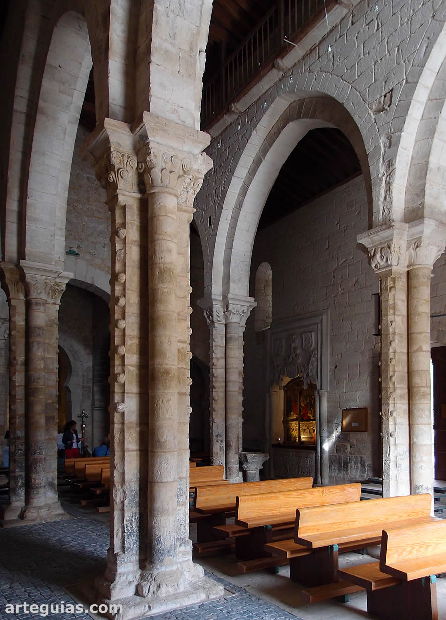 Wamba: interior de la nave central de la iglesia
