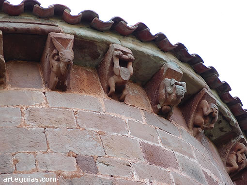 Villanueva de la N&iacute;a: canecillos