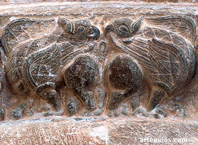 Grifos esculpidos. Villasayas