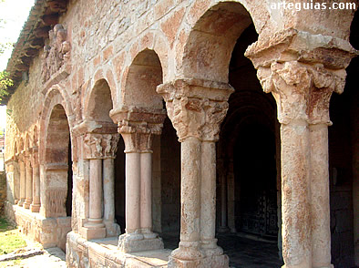 Villasayas: galer&iacute;a porticada