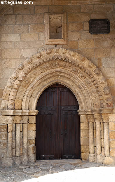 Puerta meridional rom&aacute;nica