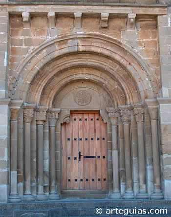Portada de la iglesia de Castil&iacute;scar, junto a S&aacute;daba