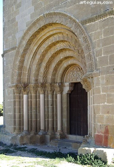 Magn&iacute;fica portada de la fachada occidental