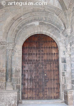 Puerta de la iglesia de San Mart&iacute;n de Uncastillo