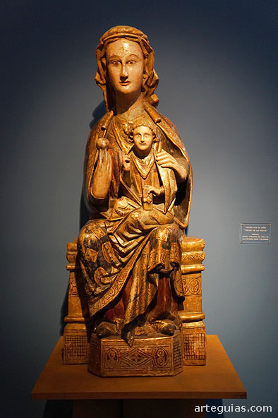 Talla de madera de la Virgen con el Ni&ntilde;o. Siglo XIV